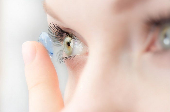 Lentes de contacto diarios vs mensuales: ¿Cuál debo comprar?